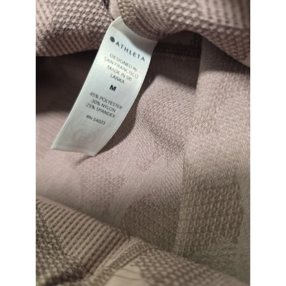 Athleta Ultimate Stash Pocket Textured Camo Capri Leggings Pink High Rise Size M